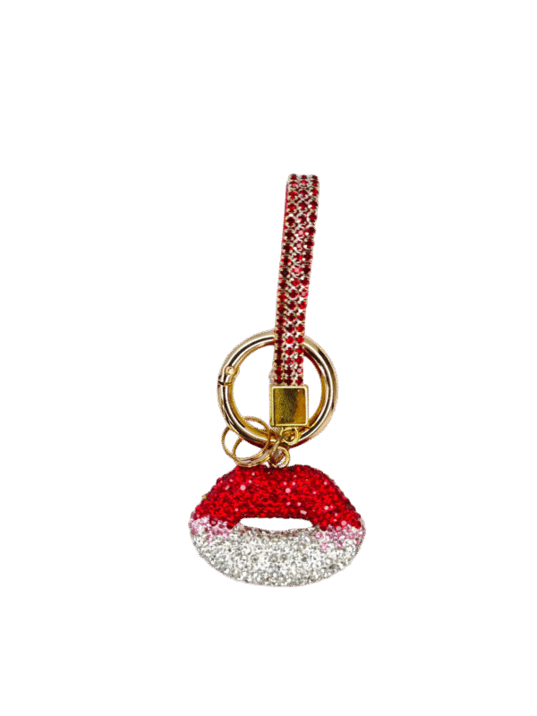 Full diamond kiss pendant